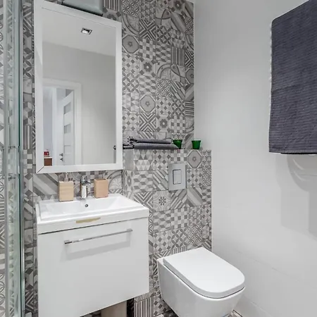 Chill Airport * ワルシャワ